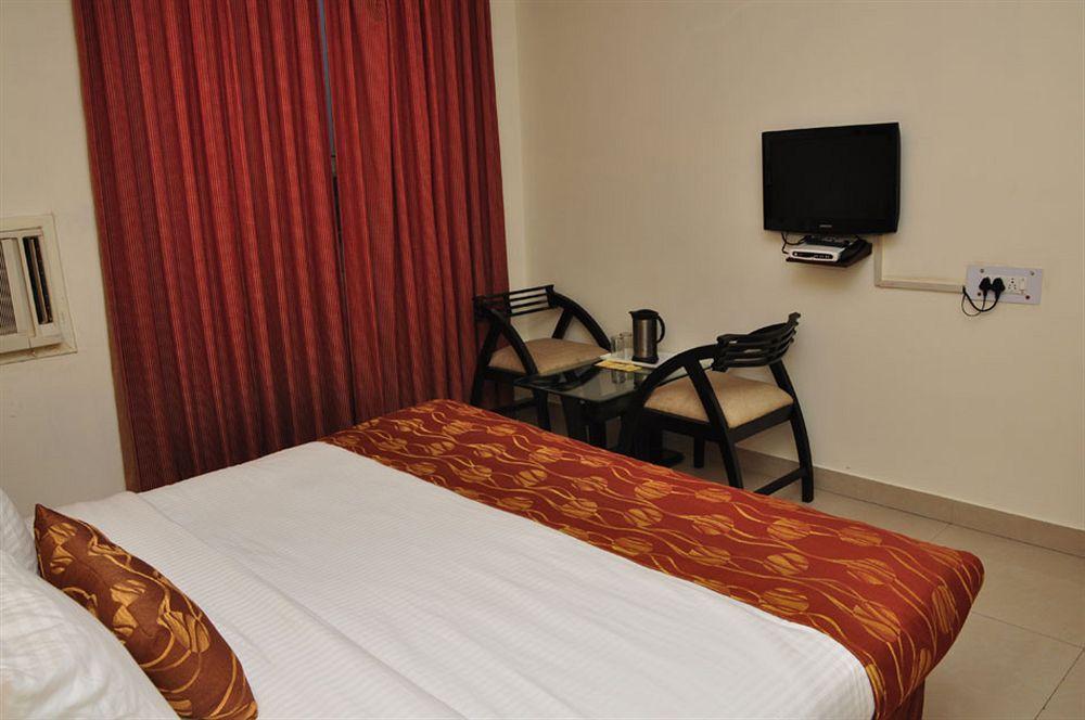 Hotel Abhay Palace Ghaziabad Exterior foto